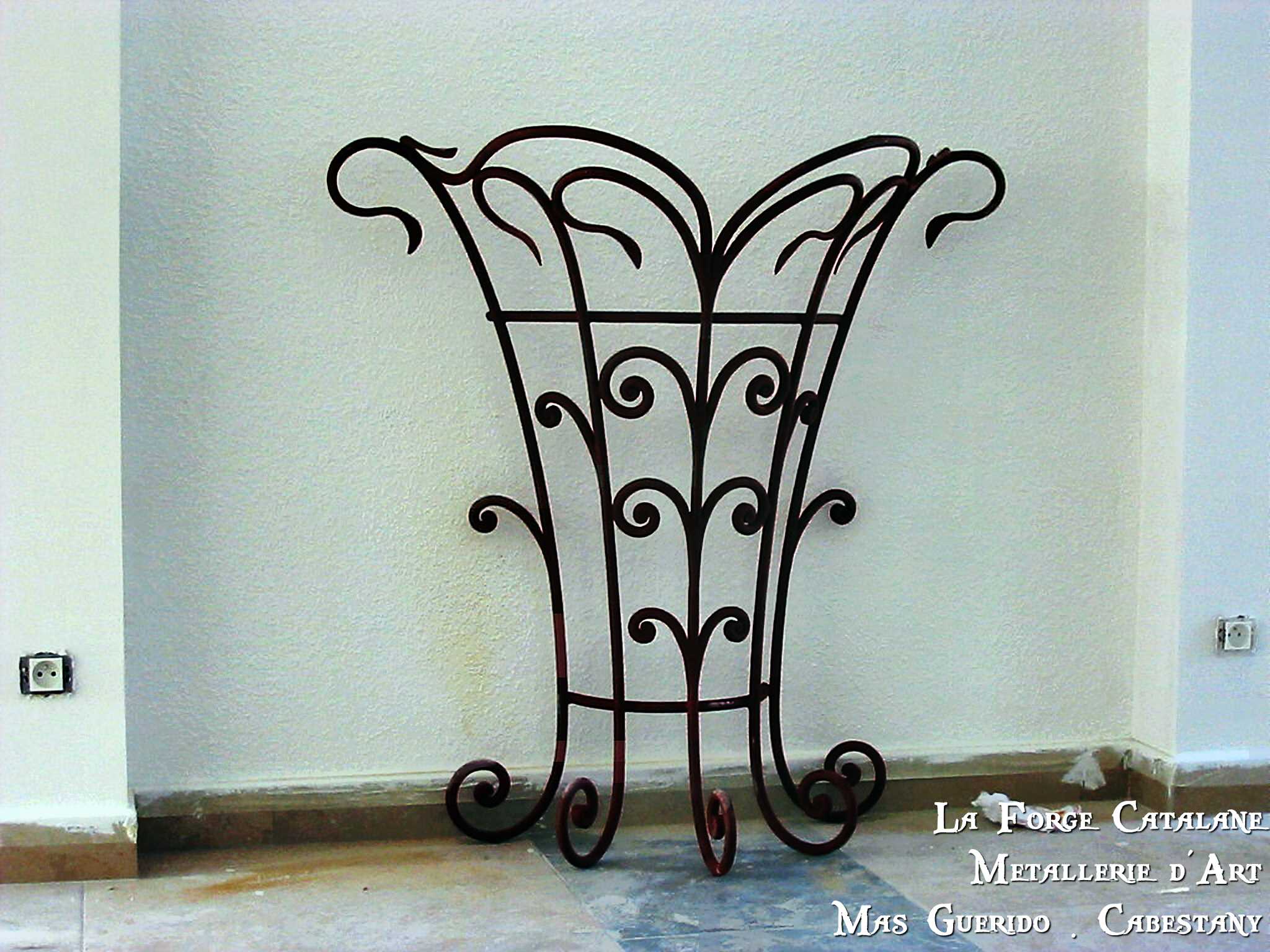 protege gouttiere ouvrage avec volutes forge catalane.jpg